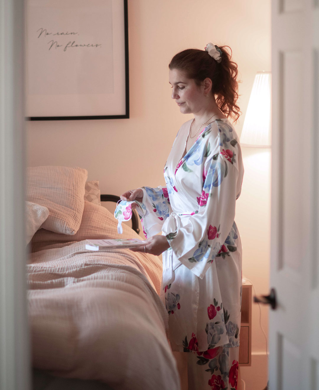 Robe de chambre et pyjamas en satin fleuri faits au Québec